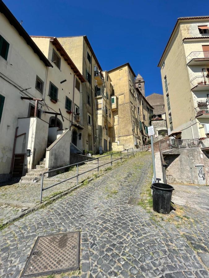 Vivere Il Borgo Sul Lago ジェンツァーノ・ディ・ローマ エクステリア 写真